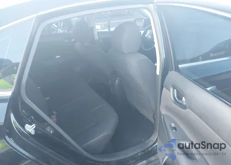 2017 Nissan Sentra S z USA, uszkodzony, nr VIN 3N1AB7AP6HY325954